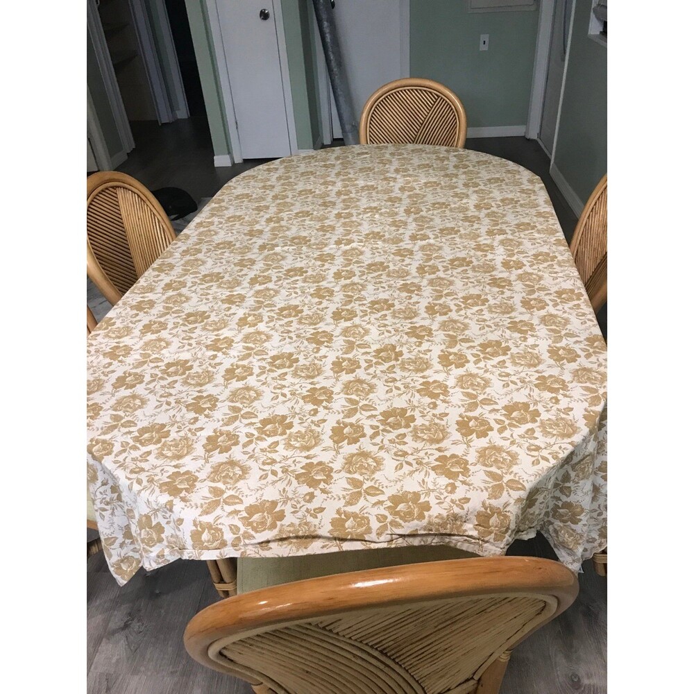 Rose patterned table cloth